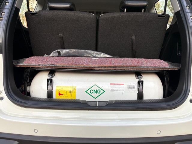 Second-hand 2024 Maruti Suzuki XL6 Zeta CNG for sale in Thane-6