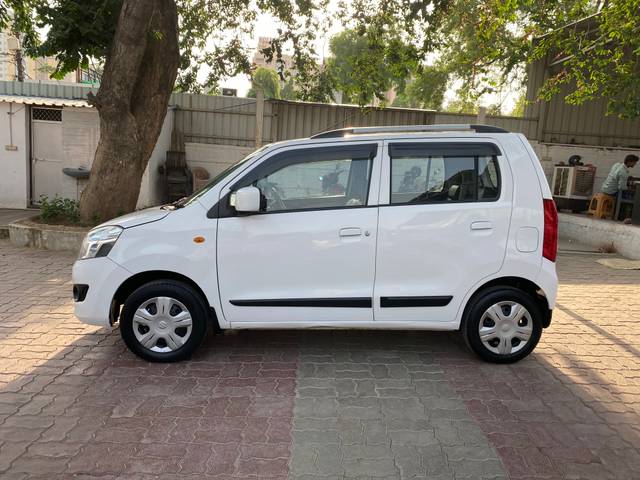 https://images10.gaadi.com/usedcar_image/1A8FD64E-6106-4A53-86C0-1EDBFB7A42A3/original/3ecdd5dc-dc1a-4245-a0d7-6269d0548fd7.jpg?imwidth=6402