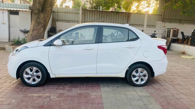 https://images10.gaadi.com/usedcar_image/1A8FD64E-6106-4A53-86C0-1EDBFB7A42A3/original/5bb09102-658b-4e71-b08c-e5f43710f108.jpg?imwidth=6401