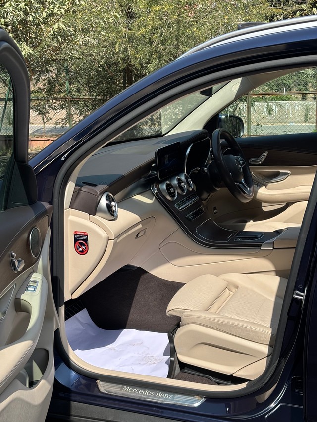 Mercedes-Benz GLC 200 Second-hand 2021 Mercedes-Benz GLC 200 for sale in New Delhi-11