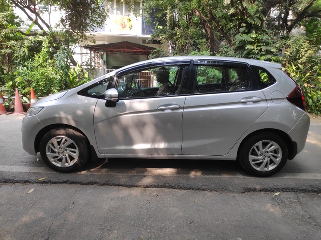 Second-hand 2018 Honda Jazz 1.2 V i VTEC for sale in New Delhi-3