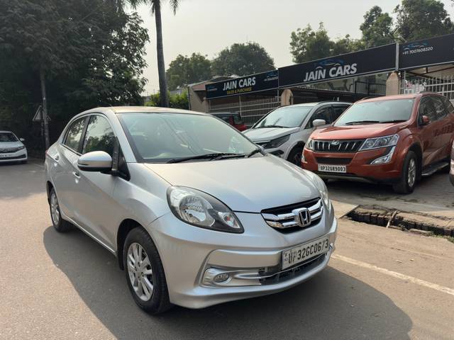 https://images10.gaadi.com/usedcar_image/239A2F82-783F-467F-B311-23A60054EE08/original/18b282ac-7d7c-465c-bb77-f655e93d3c2d.jpg?imwidth=6400