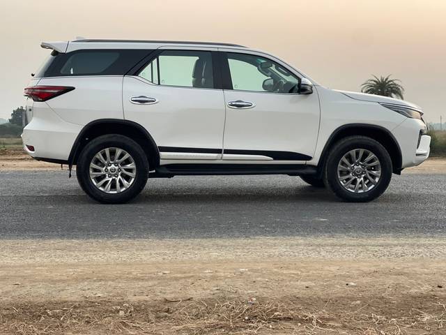 https://images10.gaadi.com/usedcar_image/243B6DCC-3FCD-4BA7-89FC-B0C9E4528897/original/f590656d-771e-41ef-9392-ee16fa516f79.jpg?imwidth=6401