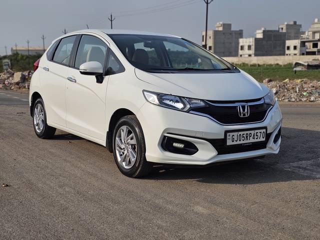 https://images10.gaadi.com/usedcar_image/29C56742-35CA-44CD-A475-DA179D5F87A6/original/54467b81-2771-4c5a-928c-051f68ec58af.jpg?imwidth=6400