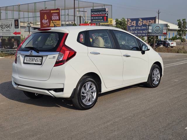 https://images10.gaadi.com/usedcar_image/29C56742-35CA-44CD-A475-DA179D5F87A6/original/66104661-569a-473b-988d-919f658fd42a.jpg?imwidth=6402