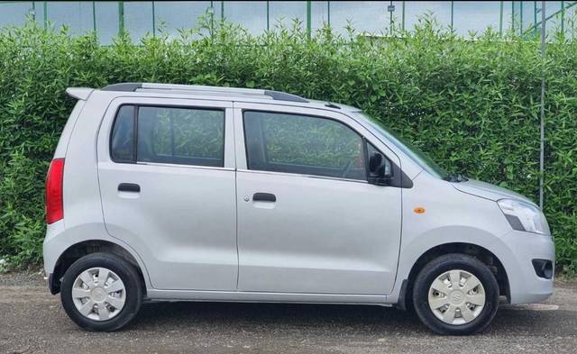https://images10.gaadi.com/usedcar_image/29C56742-35CA-44CD-A475-DA179D5F87A6/original/986fea17-a77b-49cb-8291-76dcef333f1a.jpg?imwidth=6401