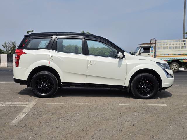 https://images10.gaadi.com/usedcar_image/29C56742-35CA-44CD-A475-DA179D5F87A6/original/d064b69f-1b54-44aa-9470-d876bf593434.jpg?imwidth=6401