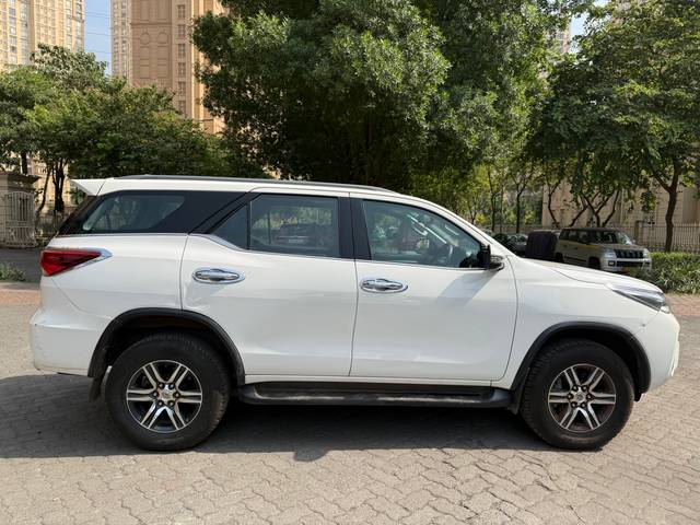 https://images10.gaadi.com/usedcar_image/29E1576B-C63C-4F06-B355-9164633DAF34/original/4ff554bb-35ac-4ec7-b513-f102500e37b1.jpg?imwidth=6401
