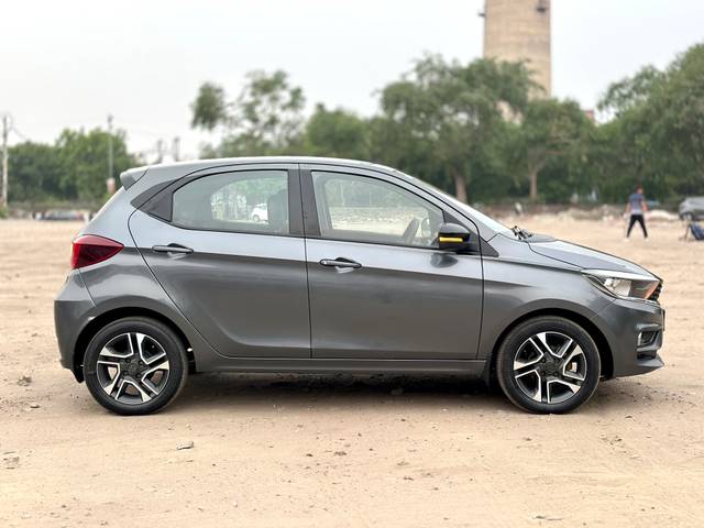 https://images10.gaadi.com/usedcar_image/2AC3C9B1-9CCE-4D48-A2A3-E72A95B27A43/original/221f892a-5704-4a72-a8f4-a8b88c87d615.jpg?imwidth=6401