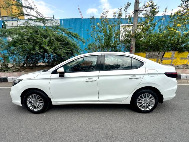 https://images10.gaadi.com/usedcar_image/2AC3C9B1-9CCE-4D48-A2A3-E72A95B27A43/original/7d1a5d3c-c620-43ec-90cf-11df470fd5d2.jpg?imwidth=6402