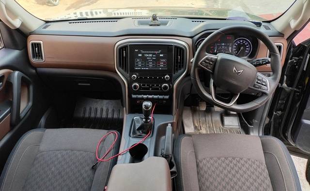 https://images10.gaadi.com/usedcar_image/2AC3C9B1-9CCE-4D48-A2A3-E72A95B27A43/original/eec461b0-d5a5-4b6d-92ae-72a407e5956b.jpg?imwidth=6401