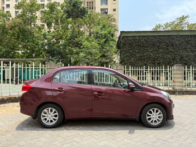 https://images10.gaadi.com/usedcar_image/2E9B8679-AFA3-42C7-A73A-A4A8F4C481A8/original/0b768d37-84d3-4a03-afdd-94aeb202dddc.jpg?imwidth=6401
