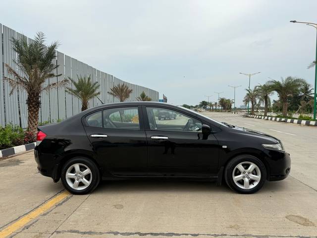 https://images10.gaadi.com/usedcar_image/2E9B8679-AFA3-42C7-A73A-A4A8F4C481A8/original/18139159-5885-4068-ae7f-dbfef6d5aef1.jpg?imwidth=6401