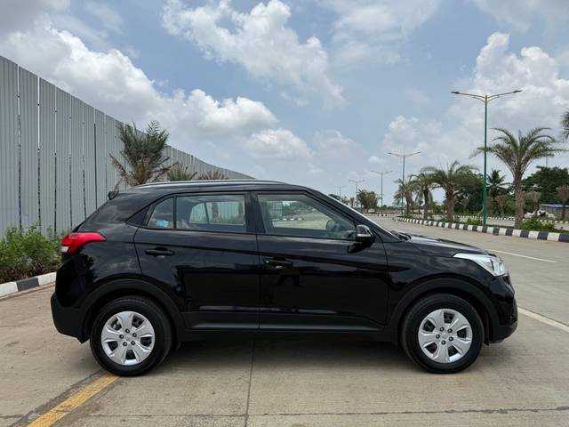 https://images10.gaadi.com/usedcar_image/2E9B8679-AFA3-42C7-A73A-A4A8F4C481A8/original/23aeecd9-8ed4-419e-b227-8881e29a473c.jpg?imwidth=6401