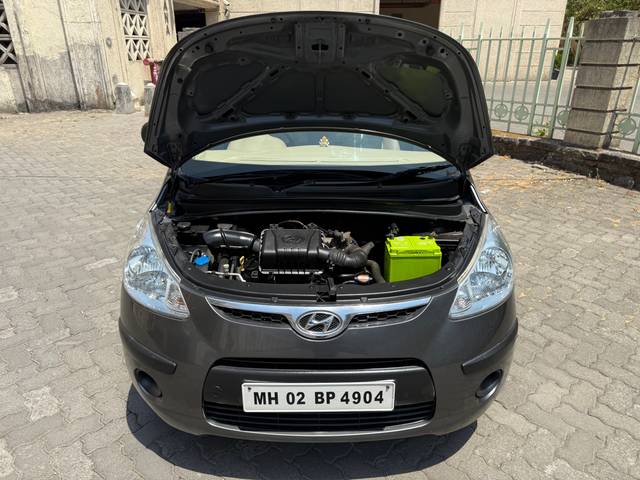 https://images10.gaadi.com/usedcar_image/2E9B8679-AFA3-42C7-A73A-A4A8F4C481A8/original/3381bf41-3529-477a-8c29-dd82b24c07e5.jpg?imwidth=6400