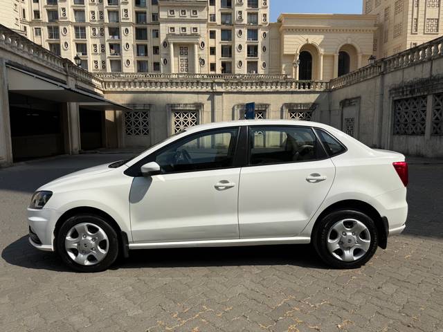 https://images10.gaadi.com/usedcar_image/2E9B8679-AFA3-42C7-A73A-A4A8F4C481A8/original/362b2c31-8948-42c5-9704-9926309463c4.jpg?imwidth=6402
