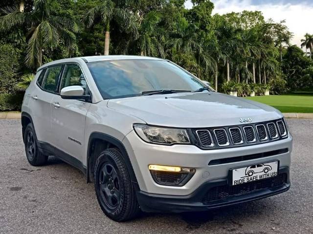 https://images10.gaadi.com/usedcar_image/3224938/original/2903901e018e2c851f811bd9385fc26d.jpg?imwidth=6400
