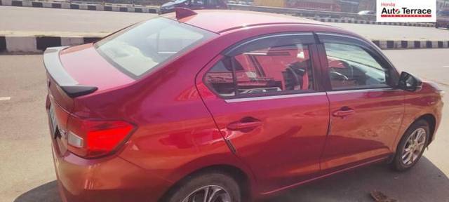 https://images10.gaadi.com/usedcar_image/3334518/original/img_986439657_6e908bf7-fcc3-43e9-8b75-fda541969370.jpg?imwidth=6400