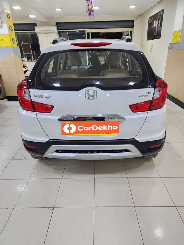 https://images10.gaadi.com/usedcar_image/3345404/original/usedcar_picsart_23_02_02_20_25_08_161_2680974_1681671149_9db01c23-d979-4cda-ab65-96b81d81212d.jpg?imwidth=6402