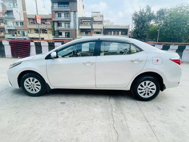 https://images10.gaadi.com/usedcar_image/3349585/original/usedcar_photo_2023_01_31_17_20_54_7601675166657_1675166665_1800b91a-1ab4-4ec7-ac77-c0ff32c3eba5.jpg?imwidth=6402