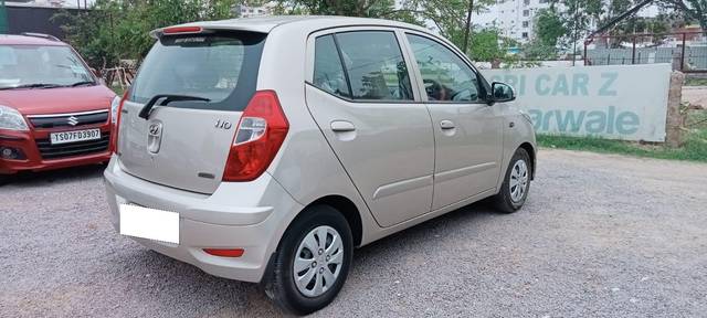 https://images10.gaadi.com/usedcar_image/3356932/original/processed_d7498610343772d05b76d5b693dba5e8.jpg?imwidth=6401