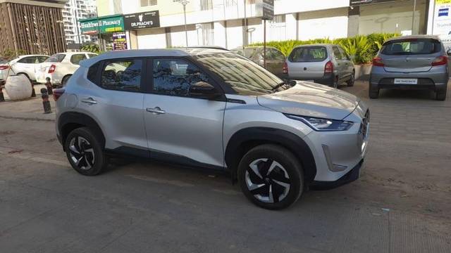 https://images10.gaadi.com/usedcar_image/3372579/original/VCC_IMG_1676633534766_1697053_333_1676633772_21ab3430-03e7-4b0a-92cd-454ba3041b3f.jpg?imwidth=6402