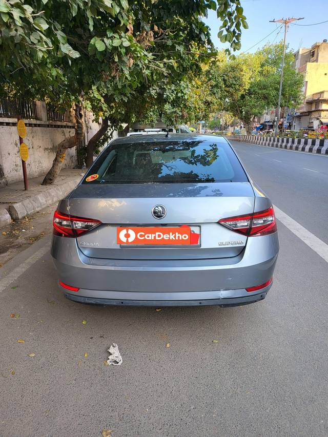 https://images10.gaadi.com/usedcar_image/3376597/original/used_car_2708671_1677325063_ce2241d6-7e02-4b93-9018-f81dfc763b6a.jpg?imwidth=6401