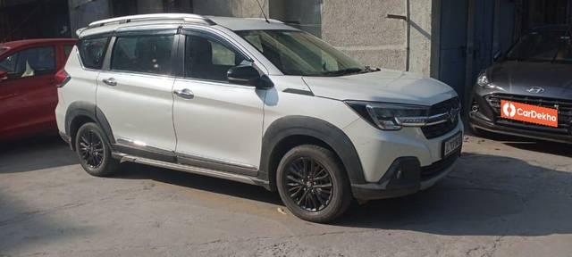 https://images10.gaadi.com/usedcar_image/3377141/original/VCC_IMG_1677297711014_1701294_334_1677298224_7d6adc9e-0994-47d5-839a-665192d80f24.jpg?imwidth=6401