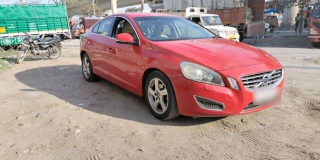 https://images10.gaadi.com/usedcar_image/3384955/original/VCC_1705156_116_1677845011_941e1b19-bf6c-49e1-a96a-0f21757564c2.jpg?imwidth=6400