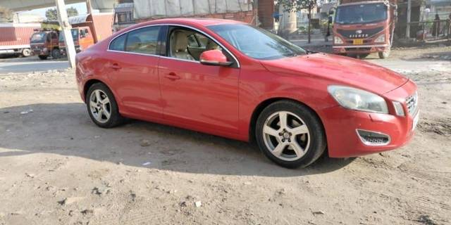 https://images10.gaadi.com/usedcar_image/3384955/original/VCC_IMG_1677841524167_1705156_333_1677842204_941e1b19-bf6c-49e1-a96a-0f21757564c2.jpg?imwidth=6402