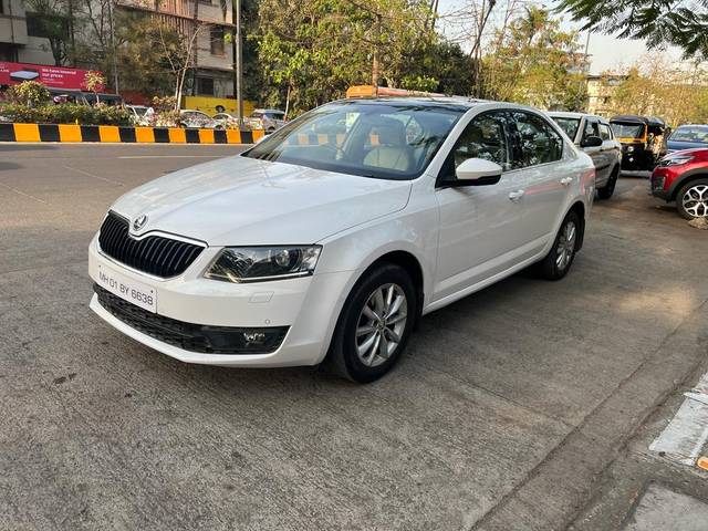 https://images10.gaadi.com/usedcar_image/3388177/original/557277__cover_image-20230221182537.jpeg?imwidth=6400