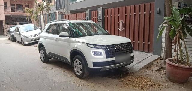 https://images10.gaadi.com/usedcar_image/3391276/original/VCC_1709270_116_1678371434_eefc2874-50ee-4a29-a48b-22ede88c6259.jpg?imwidth=6400