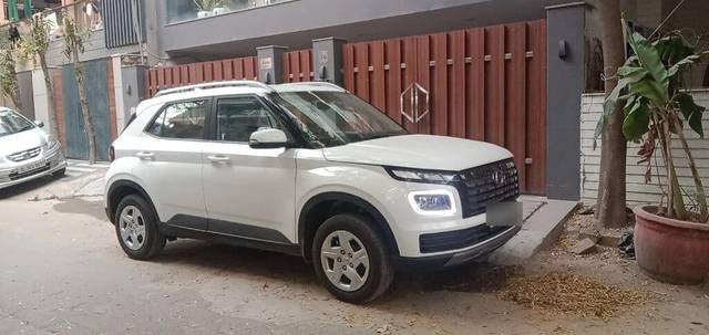 https://images10.gaadi.com/usedcar_image/3391276/original/VCC_1709270_334_1678371155_eefc2874-50ee-4a29-a48b-22ede88c6259.jpg?imwidth=6401