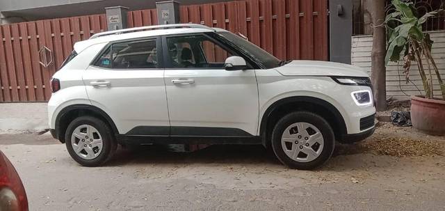 https://images10.gaadi.com/usedcar_image/3391276/original/VCC_IMG_1678362944921_1709270_97_1678363637_eefc2874-50ee-4a29-a48b-22ede88c6259.jpg?imwidth=6402