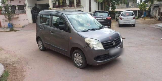 https://images10.gaadi.com/usedcar_image/3391286/original/VCC_1709107_116_1678354036_3213a282-6be7-42e6-a7a4-f5a5df8a817f.jpg?imwidth=6400
