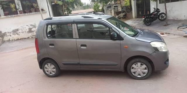 https://images10.gaadi.com/usedcar_image/3391286/original/VCC_IMG_1678351749301_1709107_97_1678351920_3213a282-6be7-42e6-a7a4-f5a5df8a817f.jpg?imwidth=6402