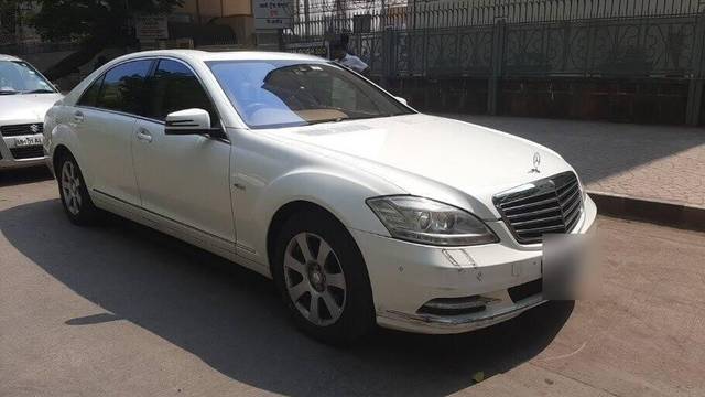 https://images10.gaadi.com/usedcar_image/3391288/original/VCC_1709109_116_1678354637_ba7b7e3d-9584-4b7b-9a7d-fdd02673d6c1_0697342a-4d2c-4196-9421-dda575a9d40a.jpg?imwidth=6400