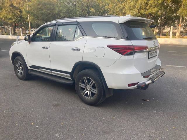 https://images10.gaadi.com/usedcar_image/3391552/original/used_car_2722101_1678517870_a2cbd426-f468-4b69-a940-5252cce0276a.jpg?imwidth=6401