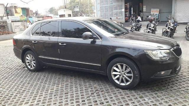 https://images10.gaadi.com/usedcar_image/3391590/original/VCC_1709273_333_1678423198_f3376c8c-cc8f-4fd2-8f52-8a049d5b9223.jpg?imwidth=6401