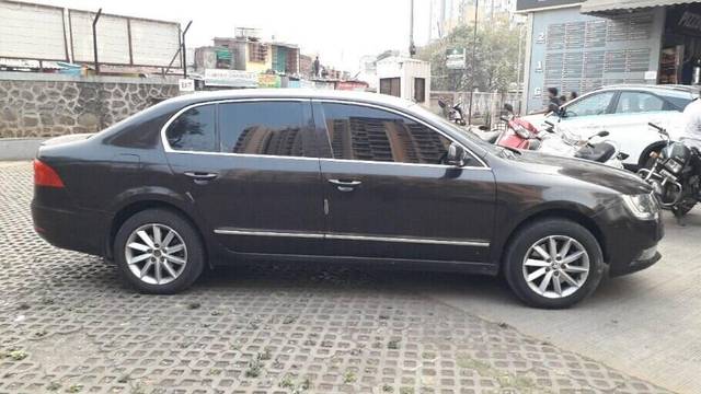 https://images10.gaadi.com/usedcar_image/3391590/original/VCC_IMG_1678364551969_1709273_97_1678364627_f3376c8c-cc8f-4fd2-8f52-8a049d5b9223.jpg?imwidth=6402