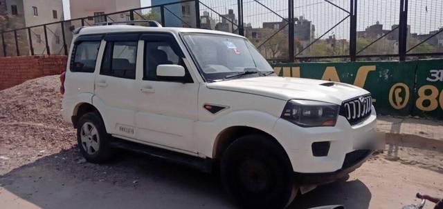 https://images10.gaadi.com/usedcar_image/3392877/original/VCC_1710208_334_1678534789_298c073a-8849-4bf1-91c9-f3e4e90911e1.jpg?imwidth=6400