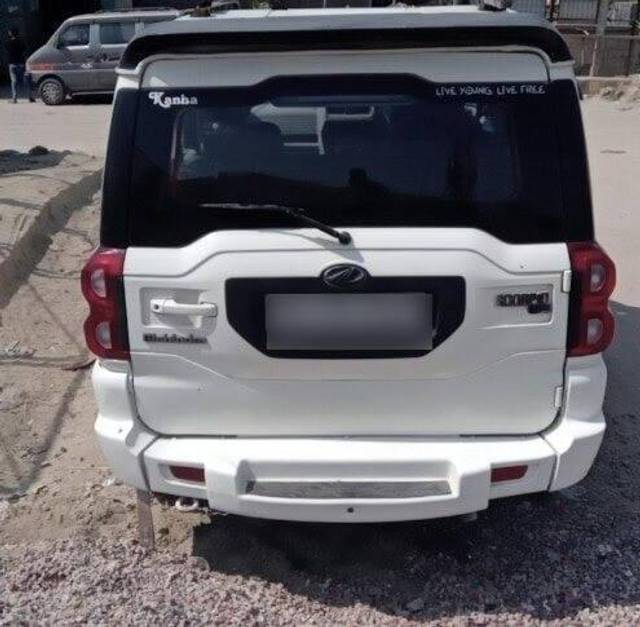 https://images10.gaadi.com/usedcar_image/3392877/original/VCC_1710208_96_1678534881_298c073a-8849-4bf1-91c9-f3e4e90911e1.jpg?imwidth=6401