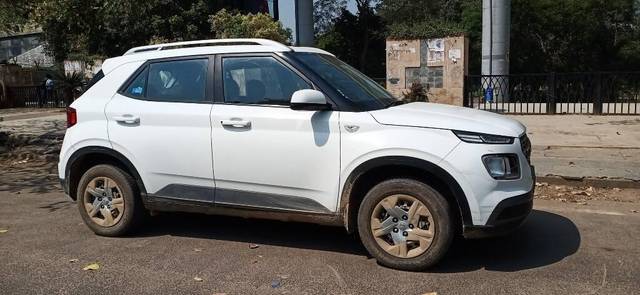 https://images10.gaadi.com/usedcar_image/3392879/original/VCC_IMG_1678520729001_1710288_333_1678521051_04ac1ed4-ecaf-4334-8d88-44aa3ff5a29e.jpg?imwidth=6402