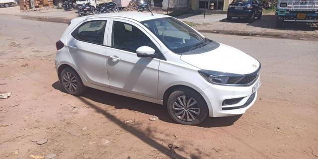 https://images10.gaadi.com/usedcar_image/3392897/original/VCC_IMG_1678519491798_1710217_334_1678519690_607451cc-39f2-4e1c-942a-c4d103336e00_85cd14f9-ac38-4314-bc28-3dde7af7738a.jpg?imwidth=6401