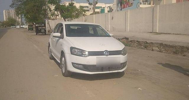 https://images10.gaadi.com/usedcar_image/3393232/original/VCC_1710392_116_1678595232_9c7bf428-ea51-41db-bbe7-078df8724f92.jpg?imwidth=6400