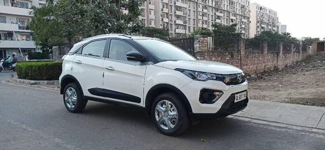 https://images10.gaadi.com/usedcar_image/3393449/original/VCC_IMG_1678532336204_1710525_334_1678532808_364a78c6-941e-4c39-8c16-2f479cd50a40.jpg?imwidth=6401