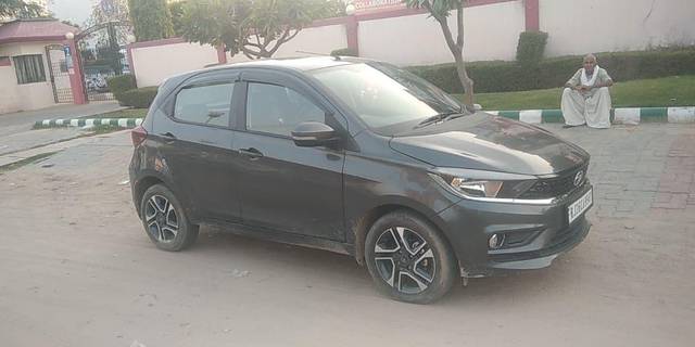 https://images10.gaadi.com/usedcar_image/3393767/original/VCC_IMG_1678537992220_1710591_333_1678538175_0916098a-34e1-41d5-84cb-b1bde7421236_ab94fc88-ece9-471c-9865-def38df8b042.jpg?imwidth=6402