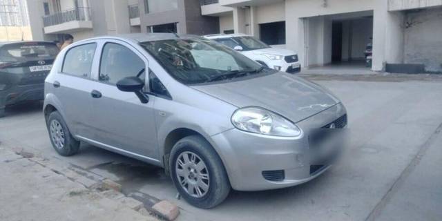https://images10.gaadi.com/usedcar_image/3393860/original/VCC_1710693_116_1678608681_7899363e-58b6-4131-9d64-7101e2c5a90d_322dc97b-6ac2-4f54-bad7-d1c95a1b388a.jpg?imwidth=6400