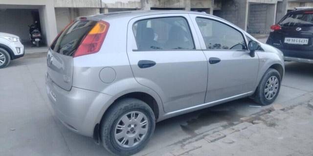 https://images10.gaadi.com/usedcar_image/3393860/original/VCC_IMG_1678594103242_1710693_126_1678594615_7899363e-58b6-4131-9d64-7101e2c5a90d_322dc97b-6ac2-4f54-bad7-d1c95a1b388a.jpg?imwidth=6402