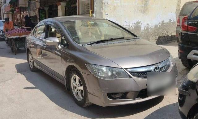 Honda Civic 1.8 V AT Sunroof Honda Civic 1.8 V AT Sunroof